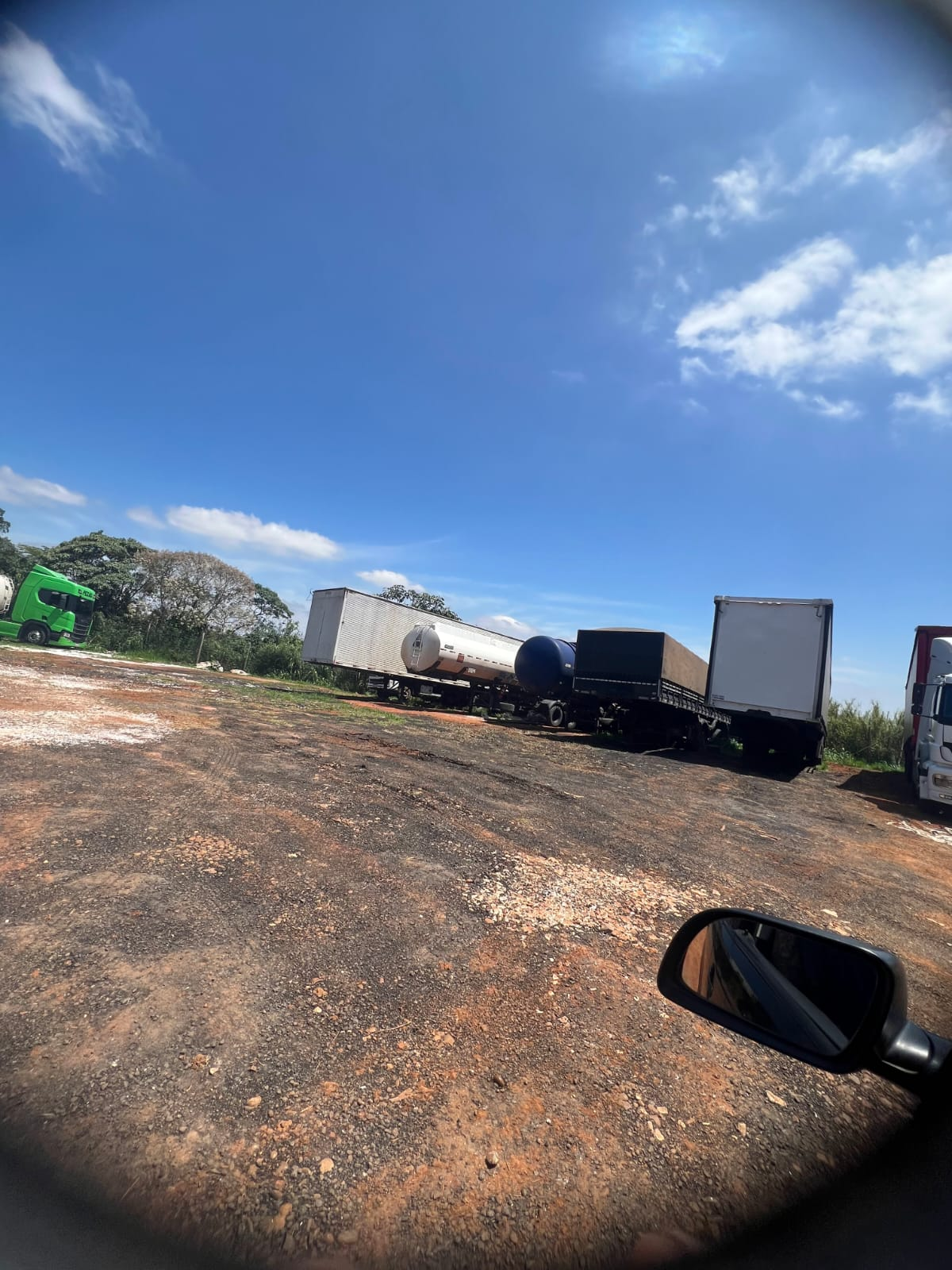 Entrada do pátio de caminhões em Suzano